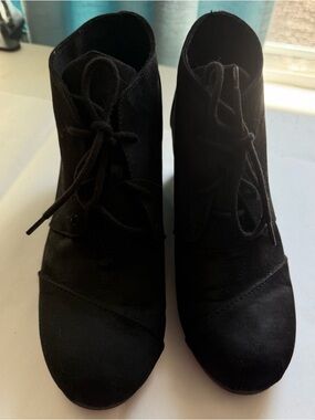 Black Women's Lace-Up Ankle Boots